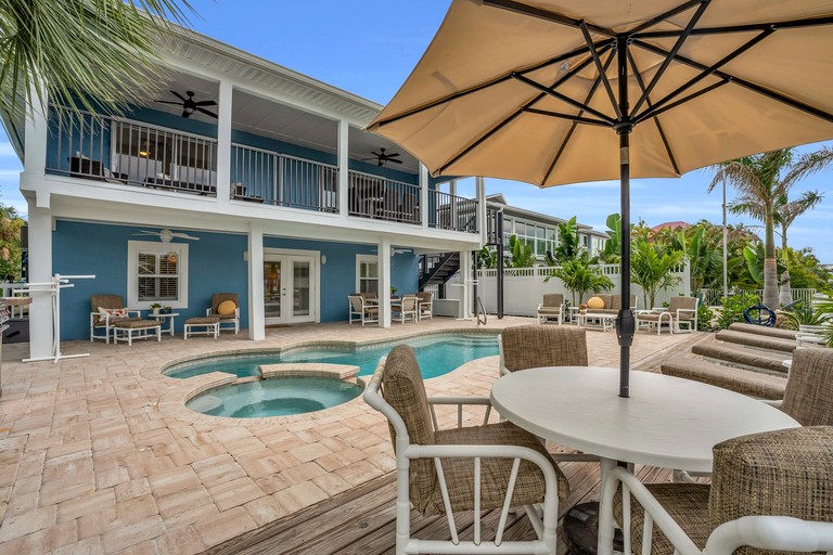 Impressive Beach House with Swimming Pool and Hot-tub in Fort Myers Beach, Florida