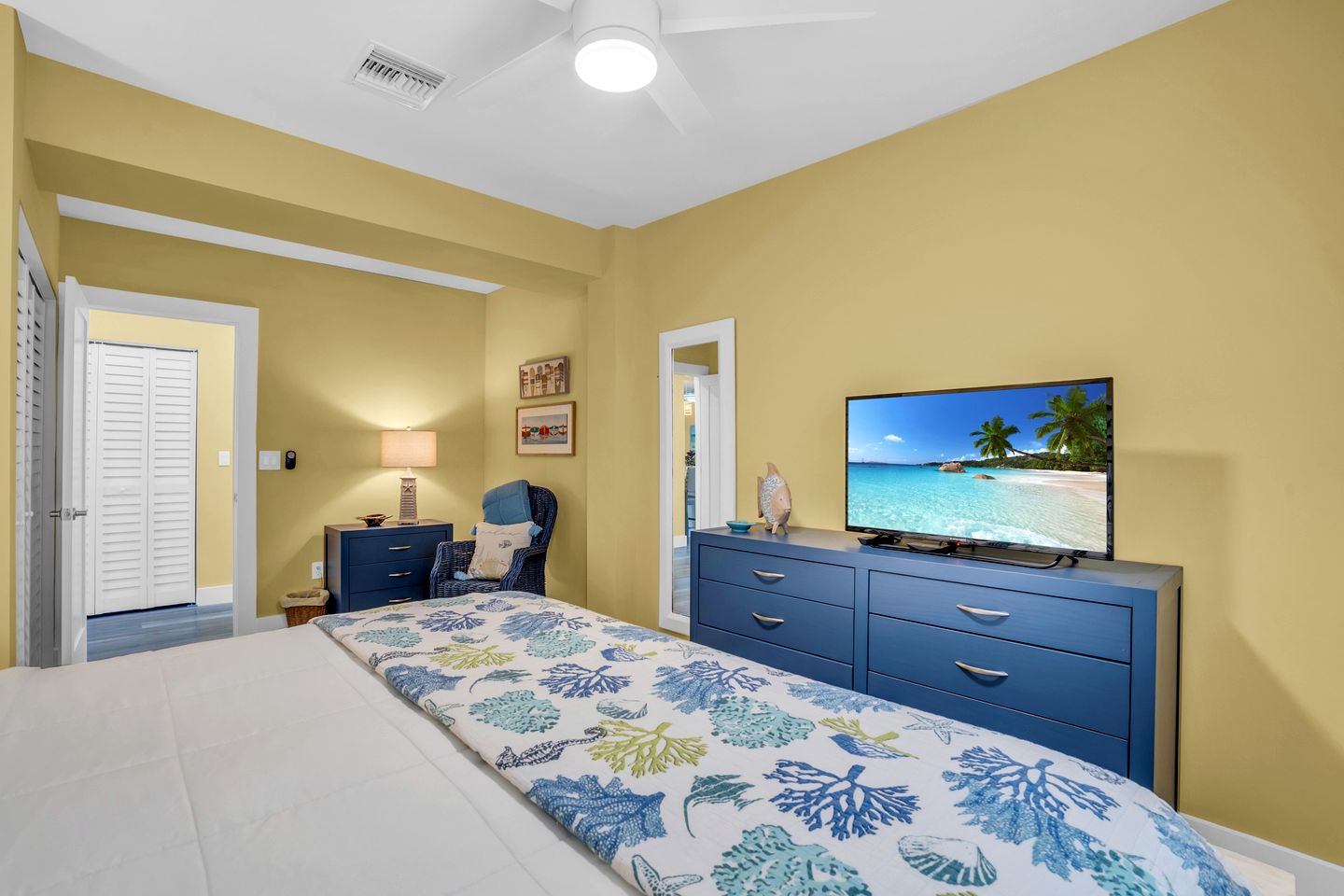 Impressive Beach House with Swimming Pool and Hot-tub in Fort Myers Beach, Florida