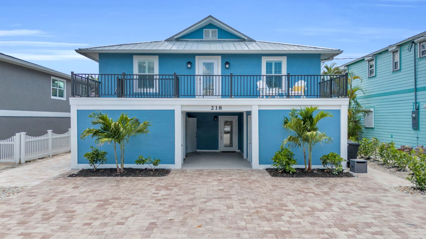 Impressive Beach House with Swimming Pool and Hot-tub in Fort Myers Beach, Florida