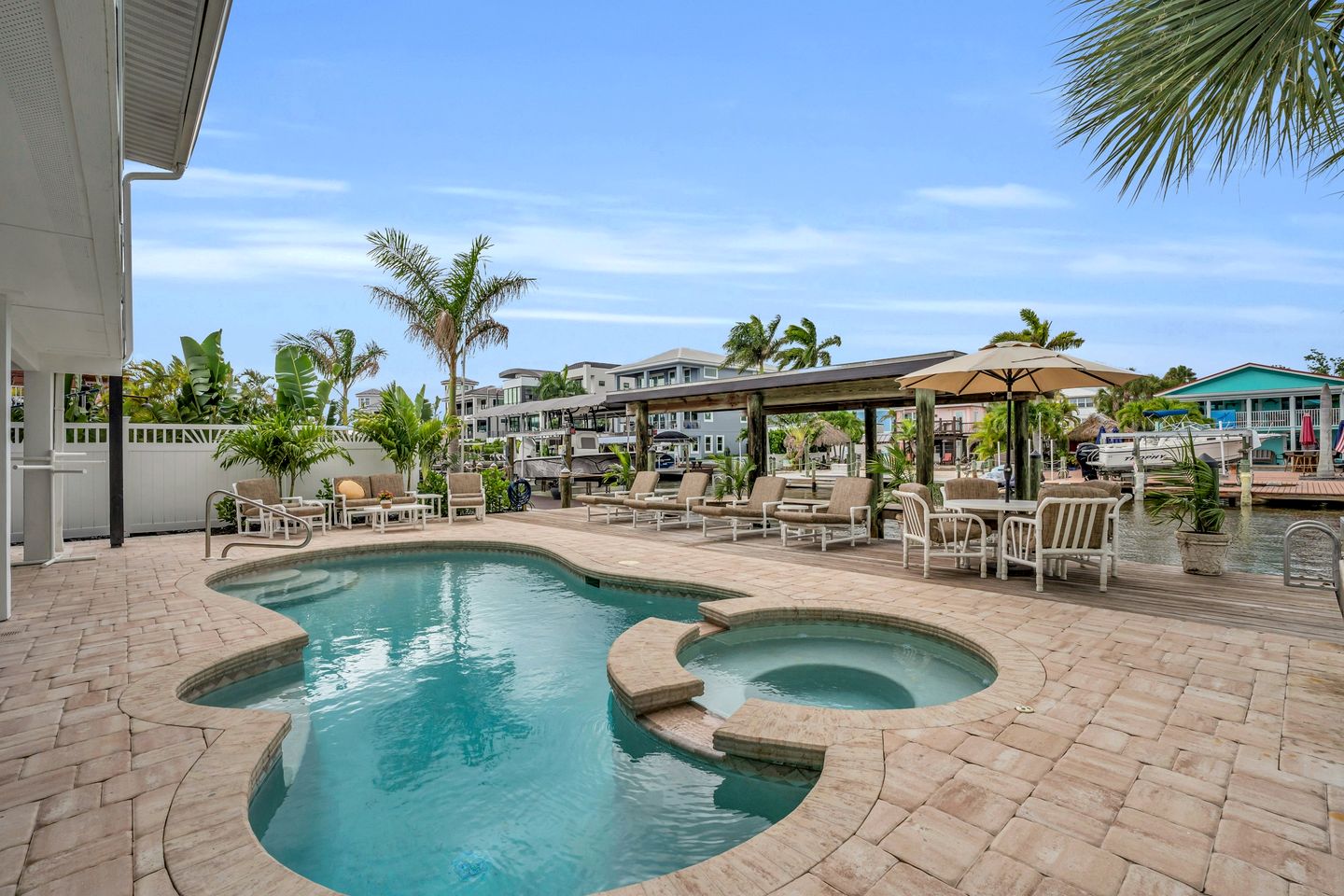 Impressive Beach House with Swimming Pool and Hot-tub in Fort Myers Beach, Florida