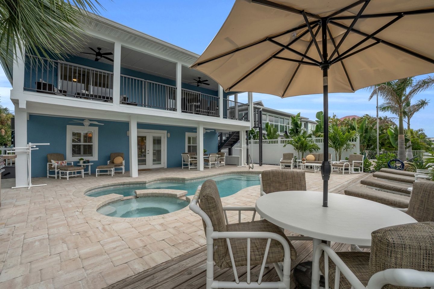Impressive Beach House with Swimming Pool and Hot-tub in Fort Myers Beach, Florida