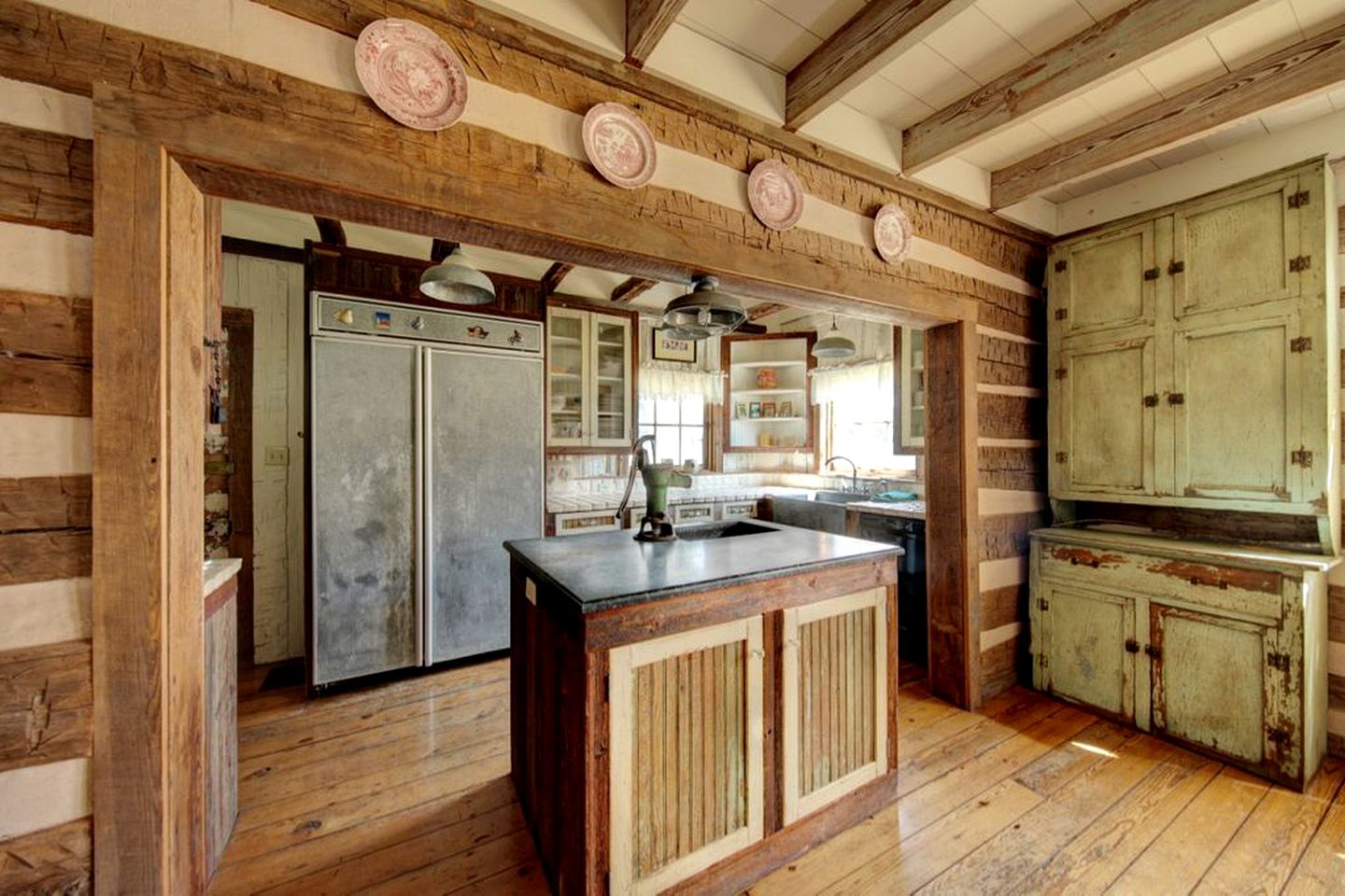 1800's Antique Log Cabin with Modern Amenities near Fredericksburg and Kerrville, Texas
