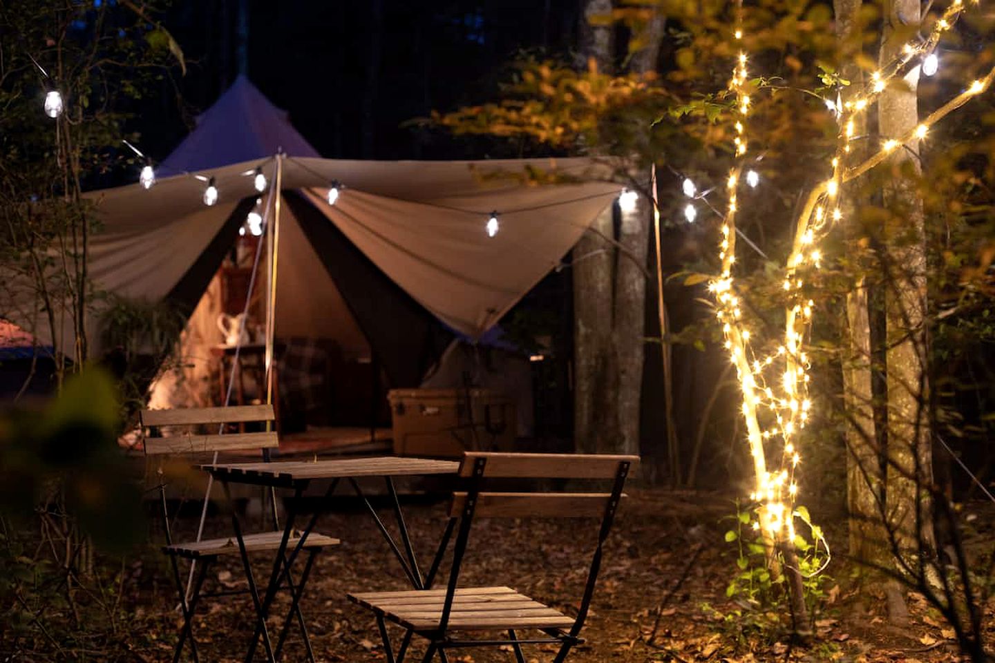 Chic Glamping Tent for Waterfront Camping, New York