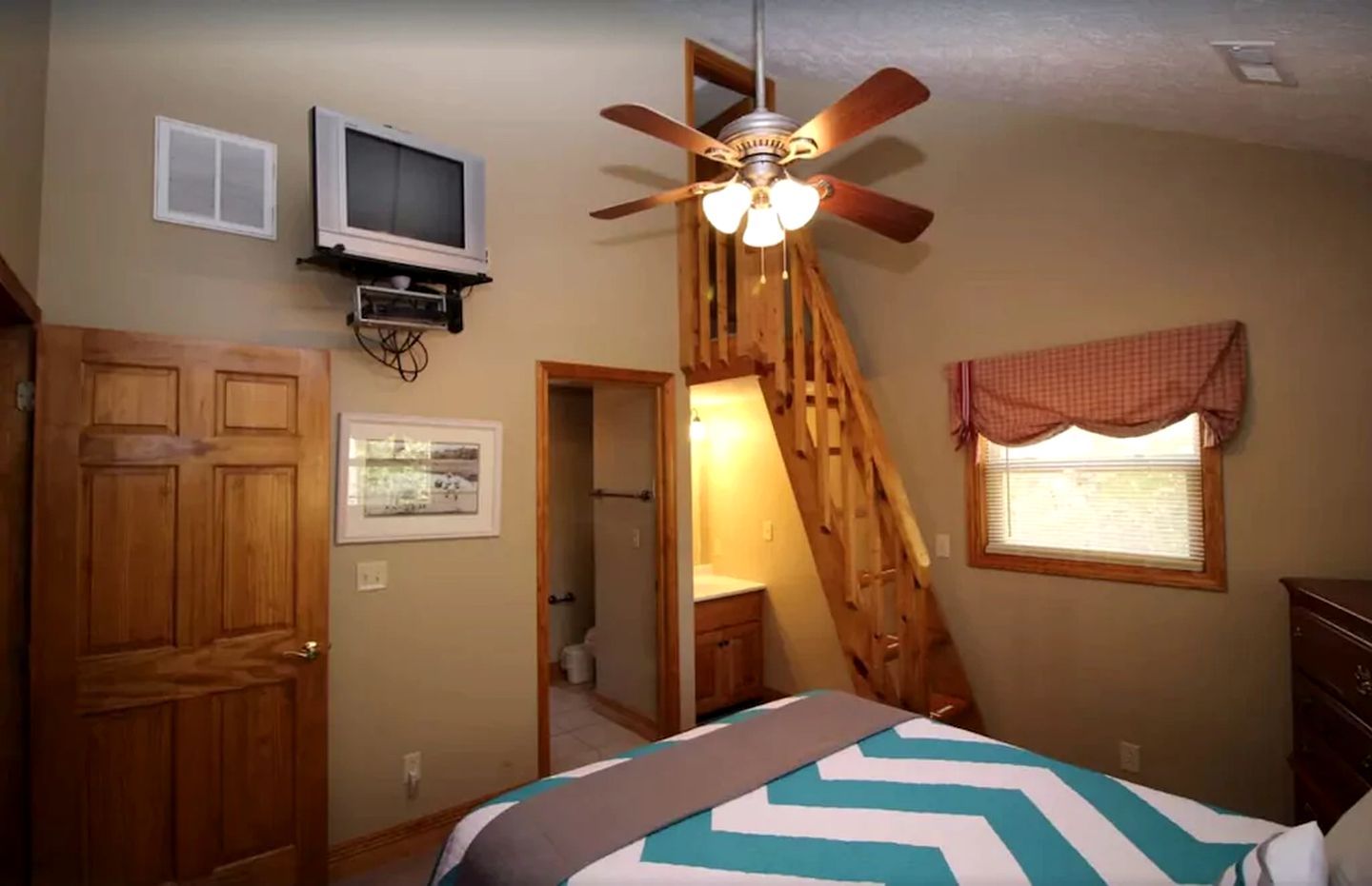 Regal Tennessee Retreat with a Dock on the Shores of Norris Lake