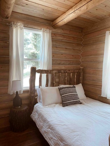 Cabins (Florissant, Colorado, United States of America)