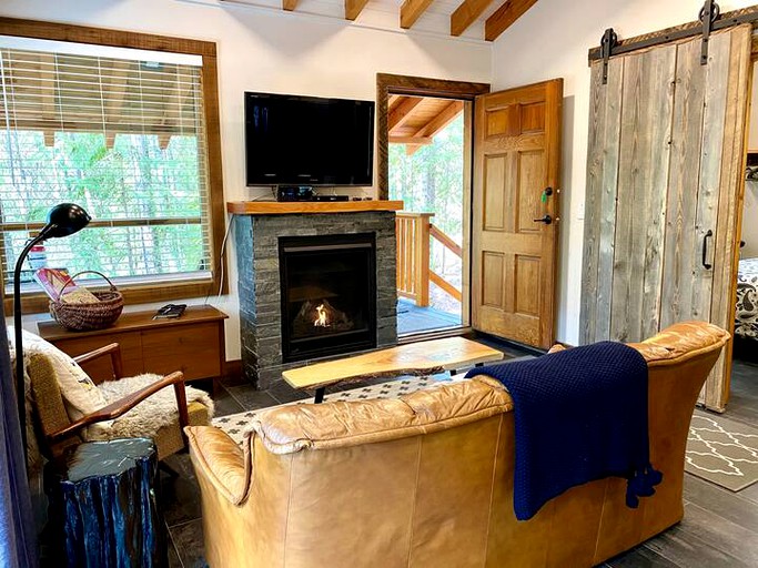 Cabins (Balmoral, British Columbia, Canada)