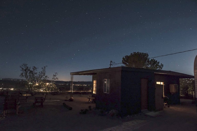 Cabins (Joshua Tree, California, United States)