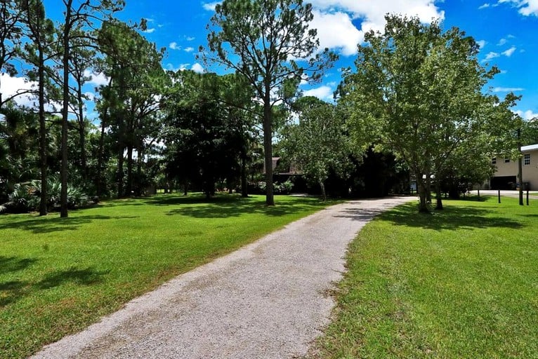 Log Cabins (West Palm Beach, Florida, United States of America)