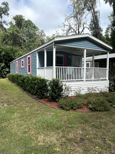 Stunning Cottage by the Rainbow River with Fantastic Amenities for a Wonderful Florida Escape