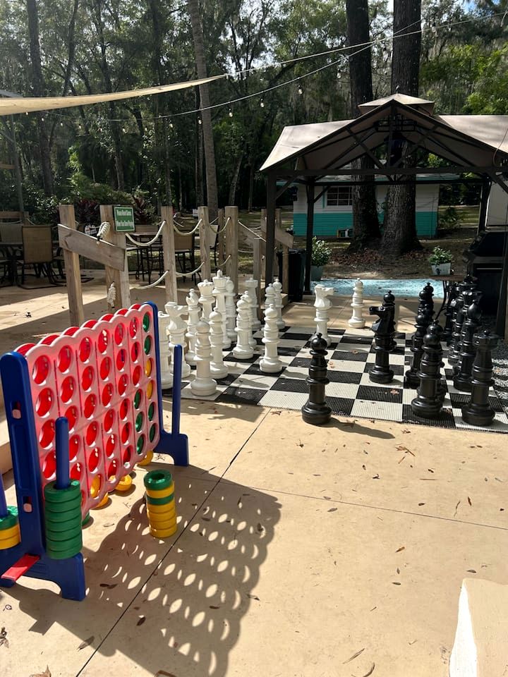 Stunning Cottage by the Rainbow River with Fantastic Amenities for a Wonderful Florida Escape