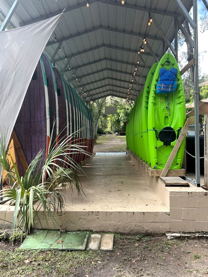 Stunning Cottage by the Rainbow River with Fantastic Amenities for a Wonderful Florida Escape