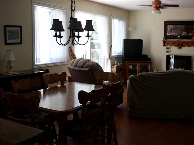 Cottages (North Frontenac, Ontario, Canada)