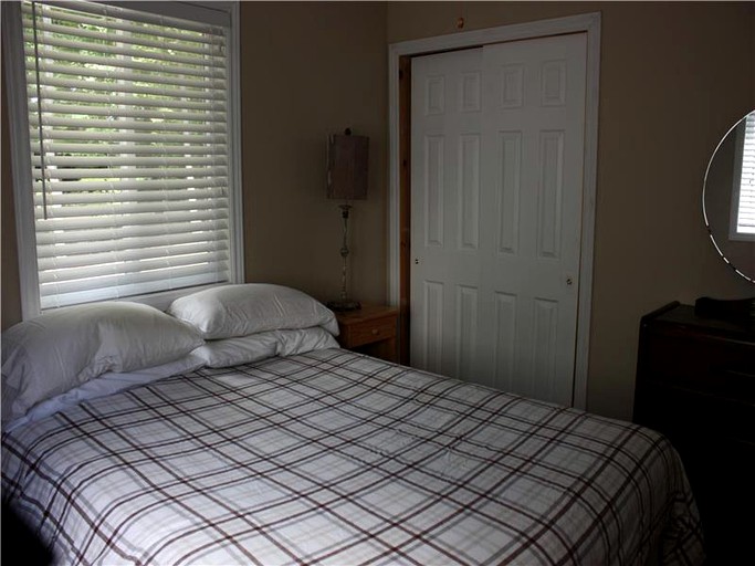 Cottages (North Frontenac, Ontario, Canada)