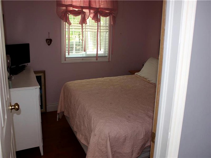 Cottages (North Frontenac, Ontario, Canada)