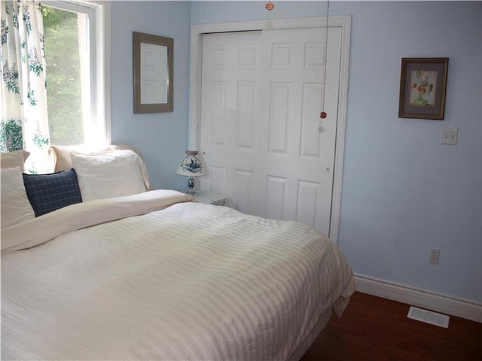 Cottages (North Frontenac, Ontario, Canada)