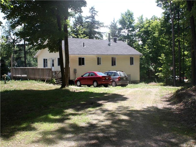 Cottages (North Frontenac, Ontario, Canada)