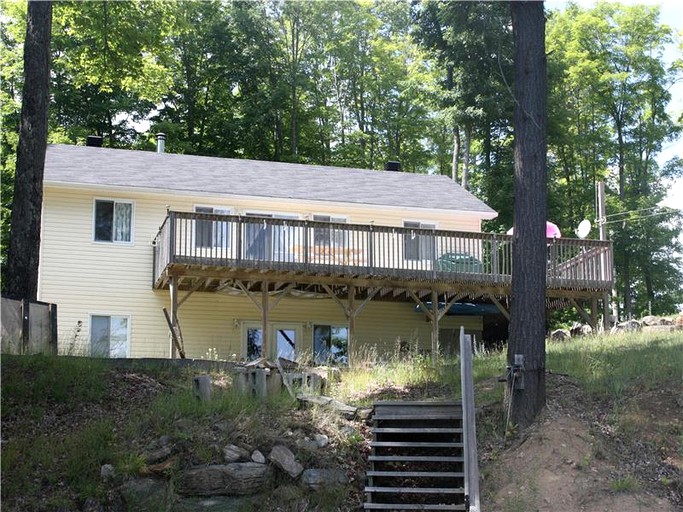 Cottages (North Frontenac, Ontario, Canada)