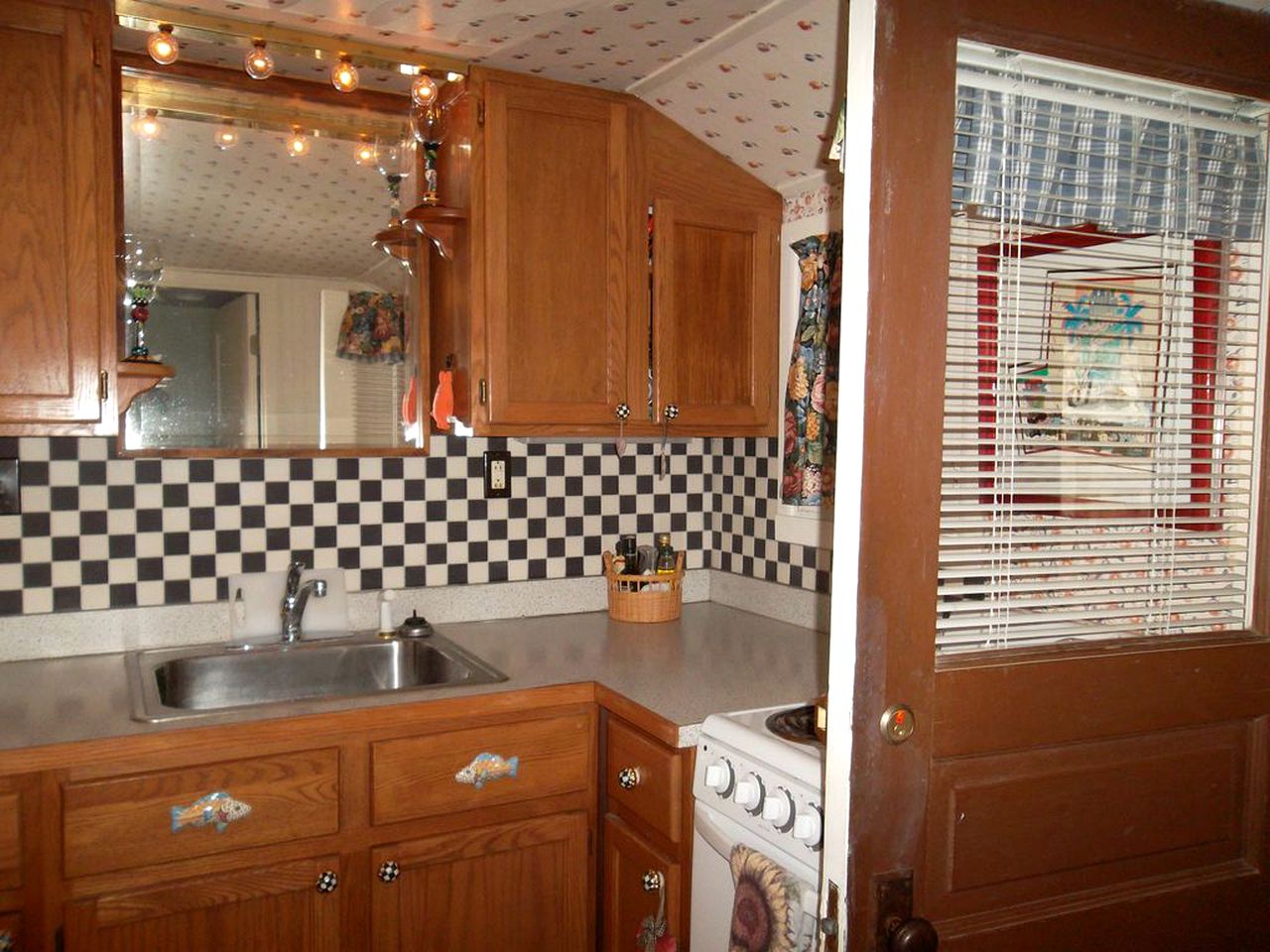 Cozy River Staycation with Wi-Fi near Milwaukee, Wisconsin