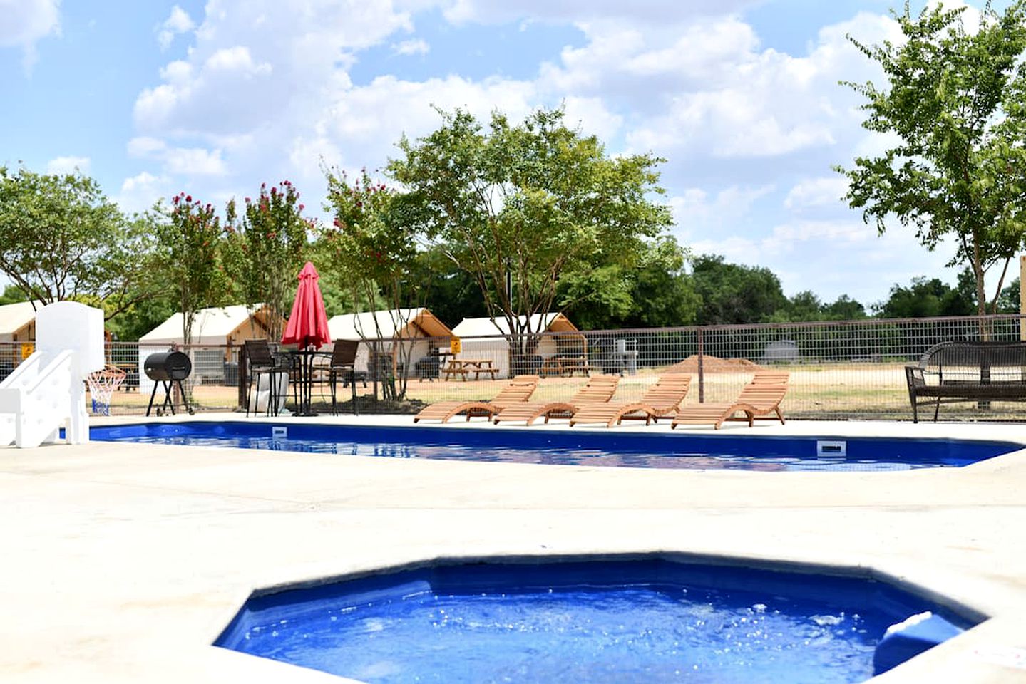 Safari Tent Glamping in Texas for the Best Creekside Vacations in Cibolo