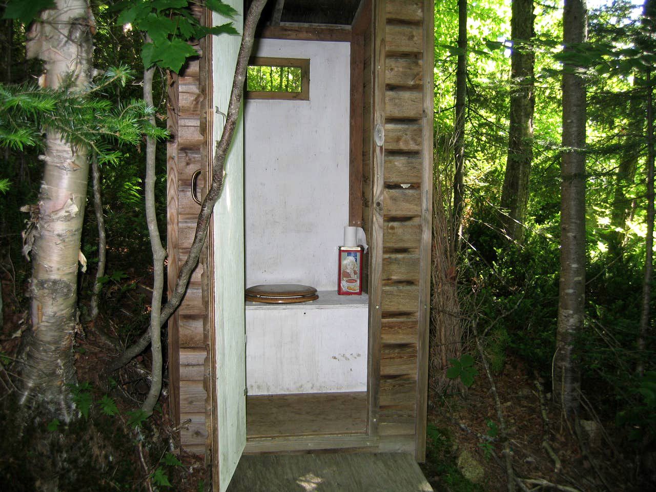 Gorgeous Quebec Tiny House Perfect for Glamping in Canada