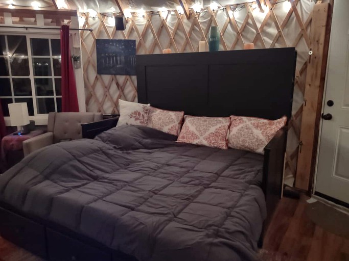 Yurts (Santa Paula, California, United States of America)