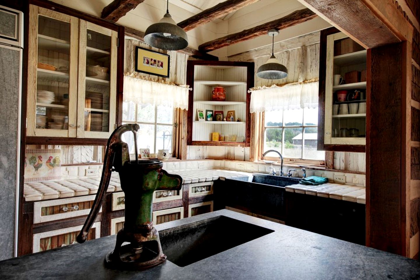 1800's Antique Log Cabin with Modern Amenities near Fredericksburg and Kerrville, Texas
