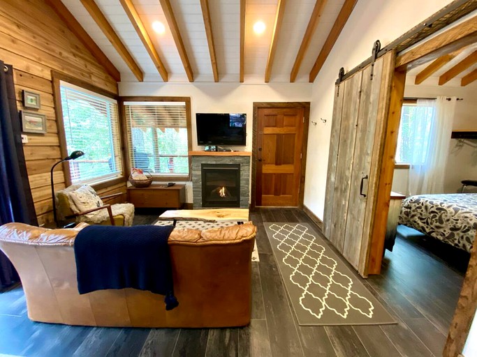 Cabins (Balmoral, British Columbia, Canada)