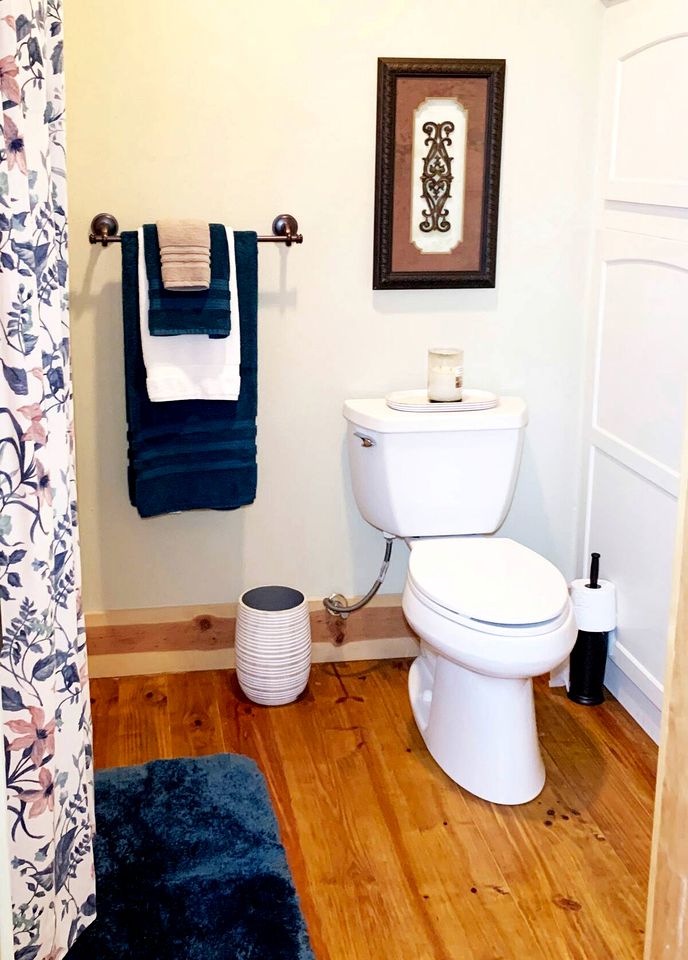 Fantastic Cabin Rental with Outdoor Living Space Ideal for a Lake Conroe Getaway