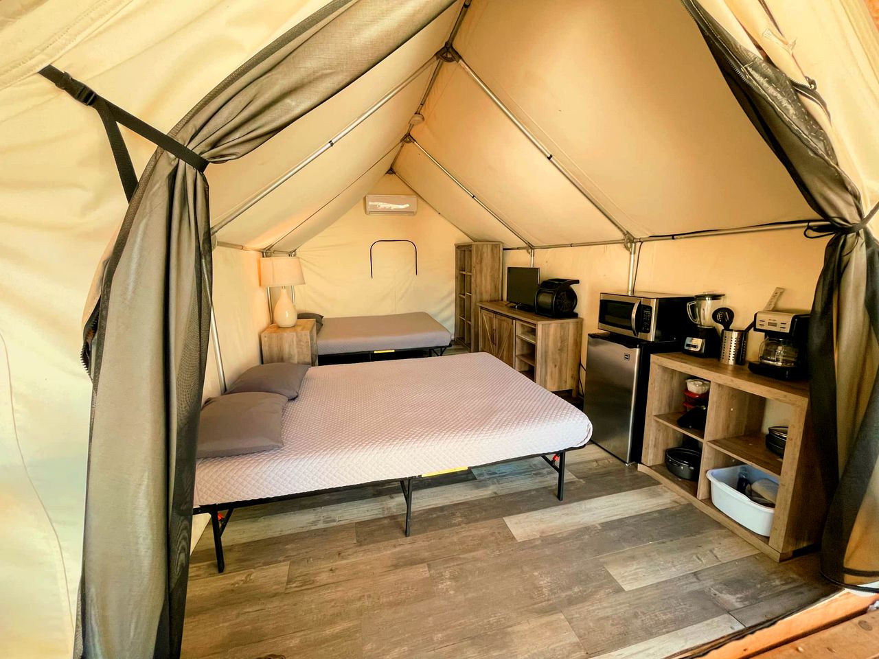 Fun Glamping Destination for All: Luxurious Safari Tent on the San Marcos River near Kingsbury, Texas