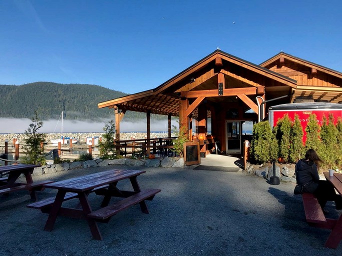 Cottages (Canada, Port Renfrew, British Columbia)