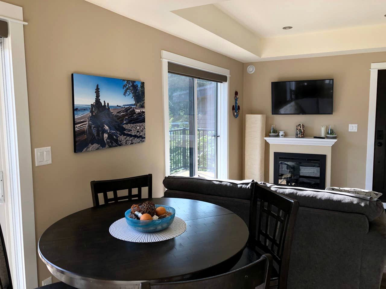 Pet-Friendly Lower Unit Suite with Ideal Mountain Views in British Columbia
