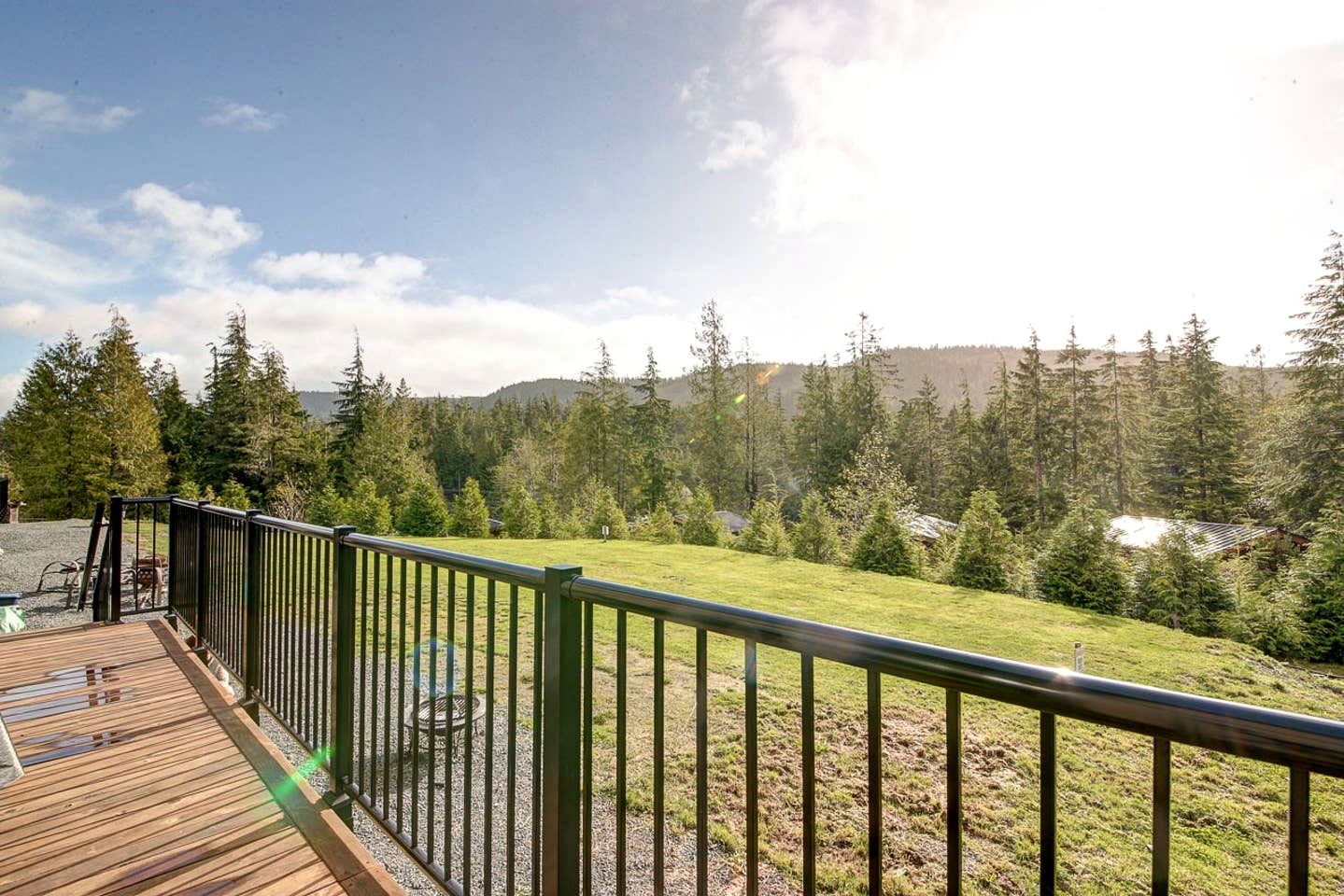 Pet-Friendly Lower Unit Suite with Ideal Mountain Views in British Columbia