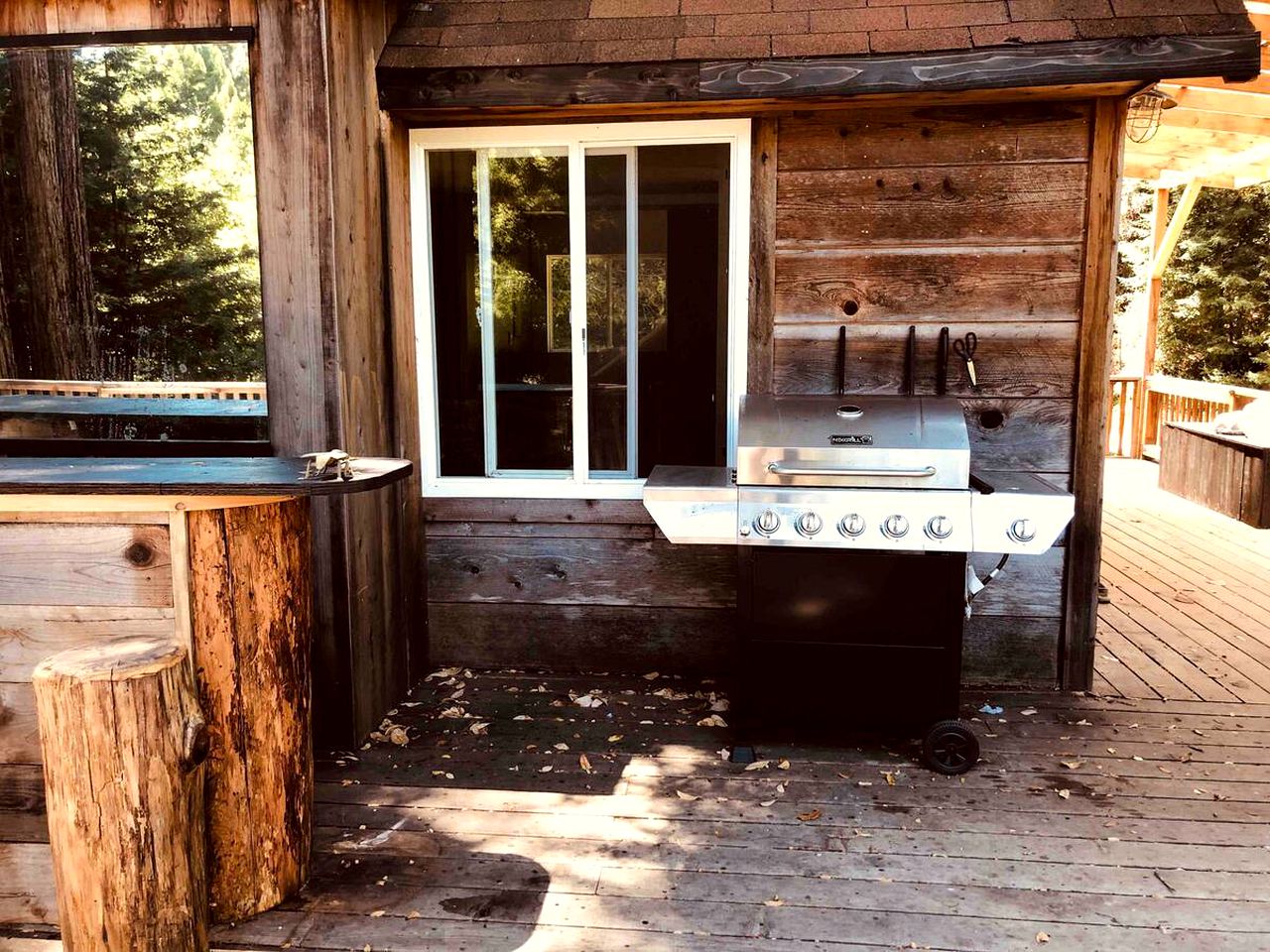 Charming Cabin Rental with a Hot Tub Ideal for a Weekend Getaway from San Francisco