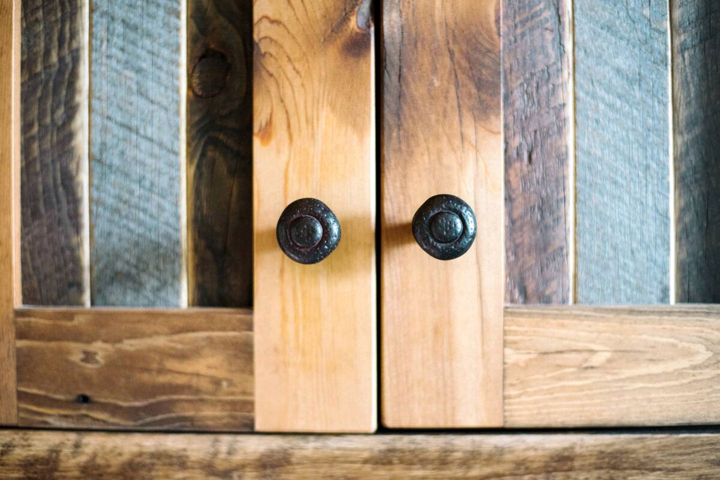 Open-Plan Black Hills Cabin Ideal for a Family Vacation in South Dakota