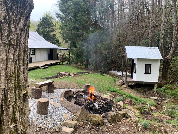 Cabins (Robbinsville, North Carolina, United States of America)