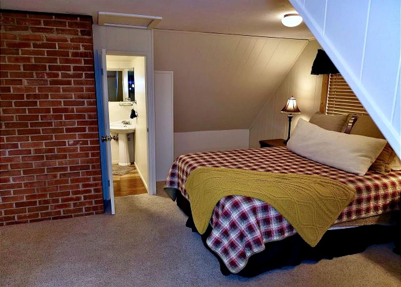 Homey Idyllwild Accommodation with a Hot Tub, Best California Glamping Sites
