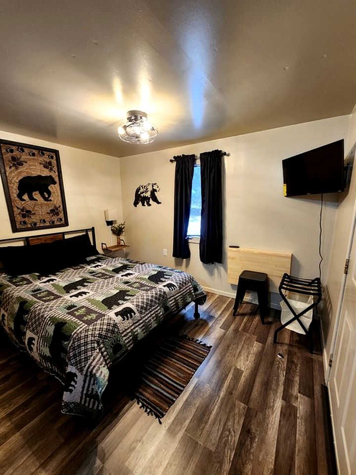 One Bed Cabin Fully Furnished in Seward, Alaska