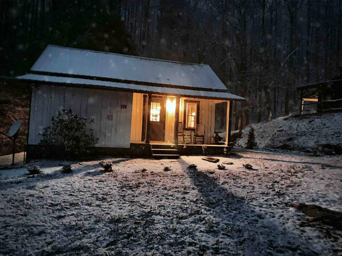 Cabins (Robbinsville, North Carolina, United States of America)