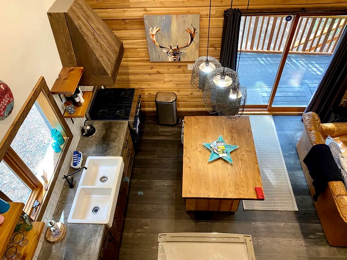 Cabins (Balmoral, British Columbia, Canada)