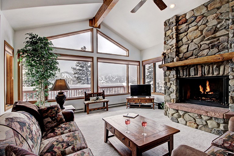 This luxury Breckenridge cabin is ideal for getaways in Colorado.