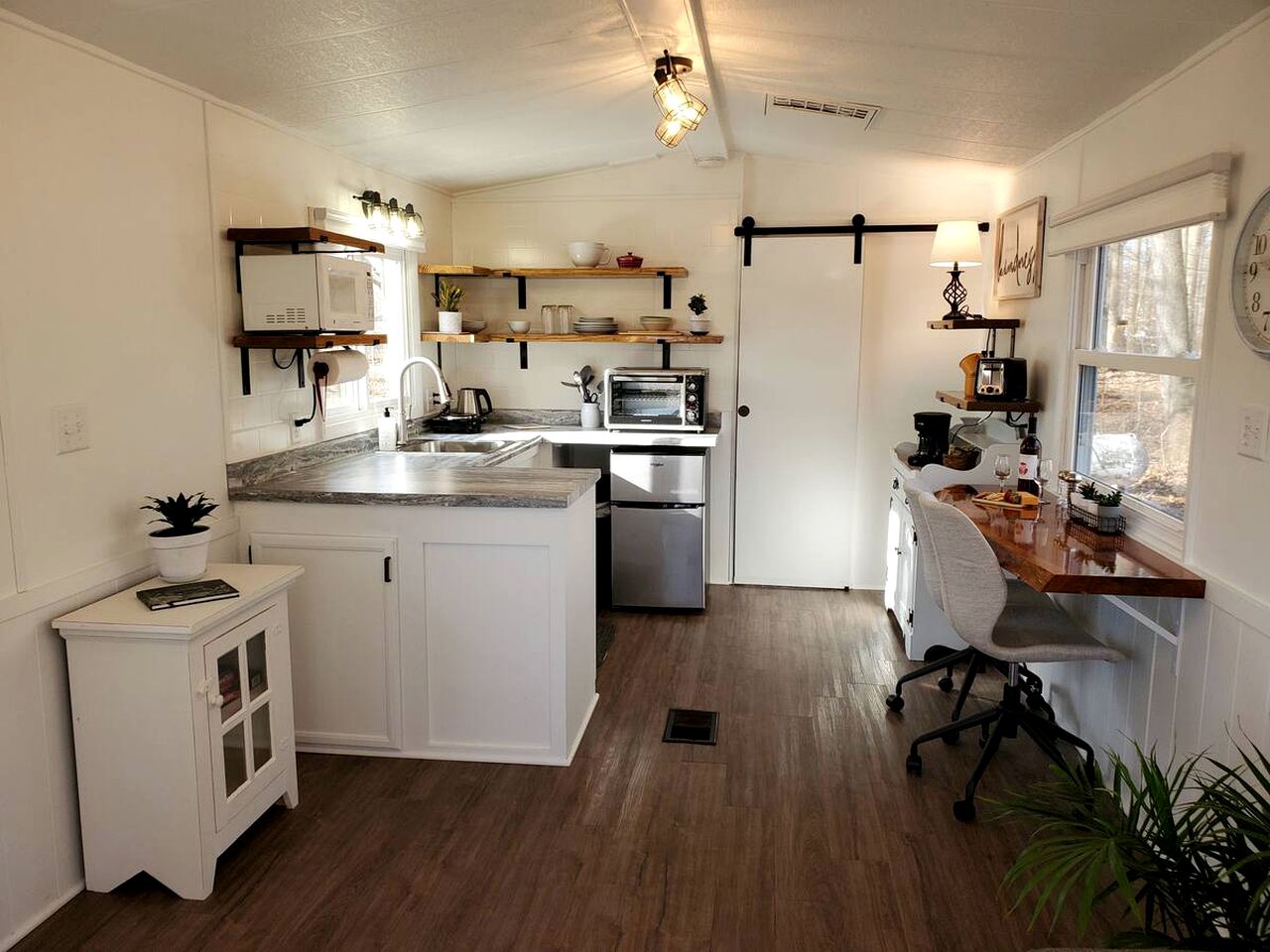 Cozy Bungalow Rental Perfect for Glamping in Michigan