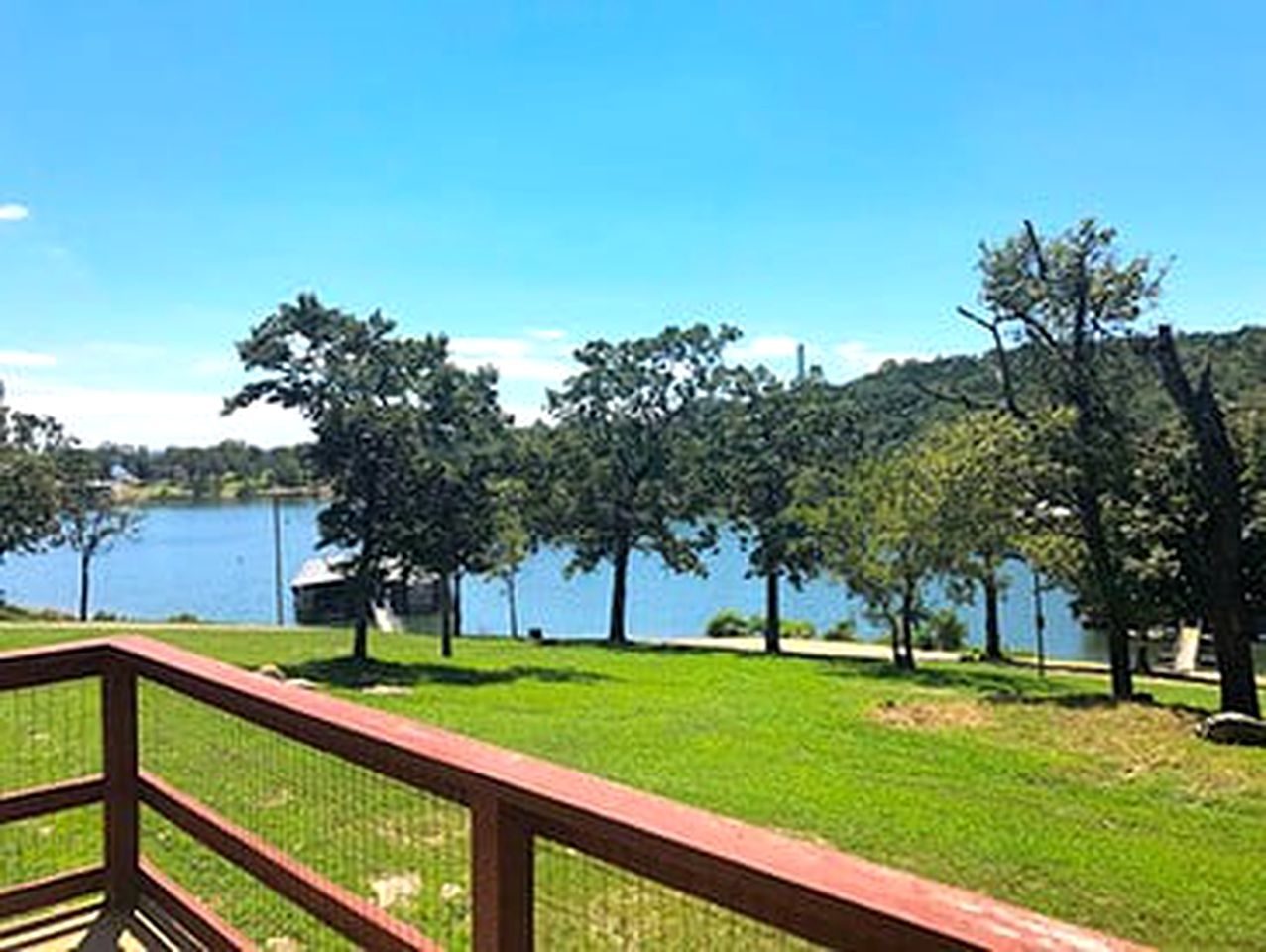 Branson, Missouri Lakeside Escape in a Glamping Cabin