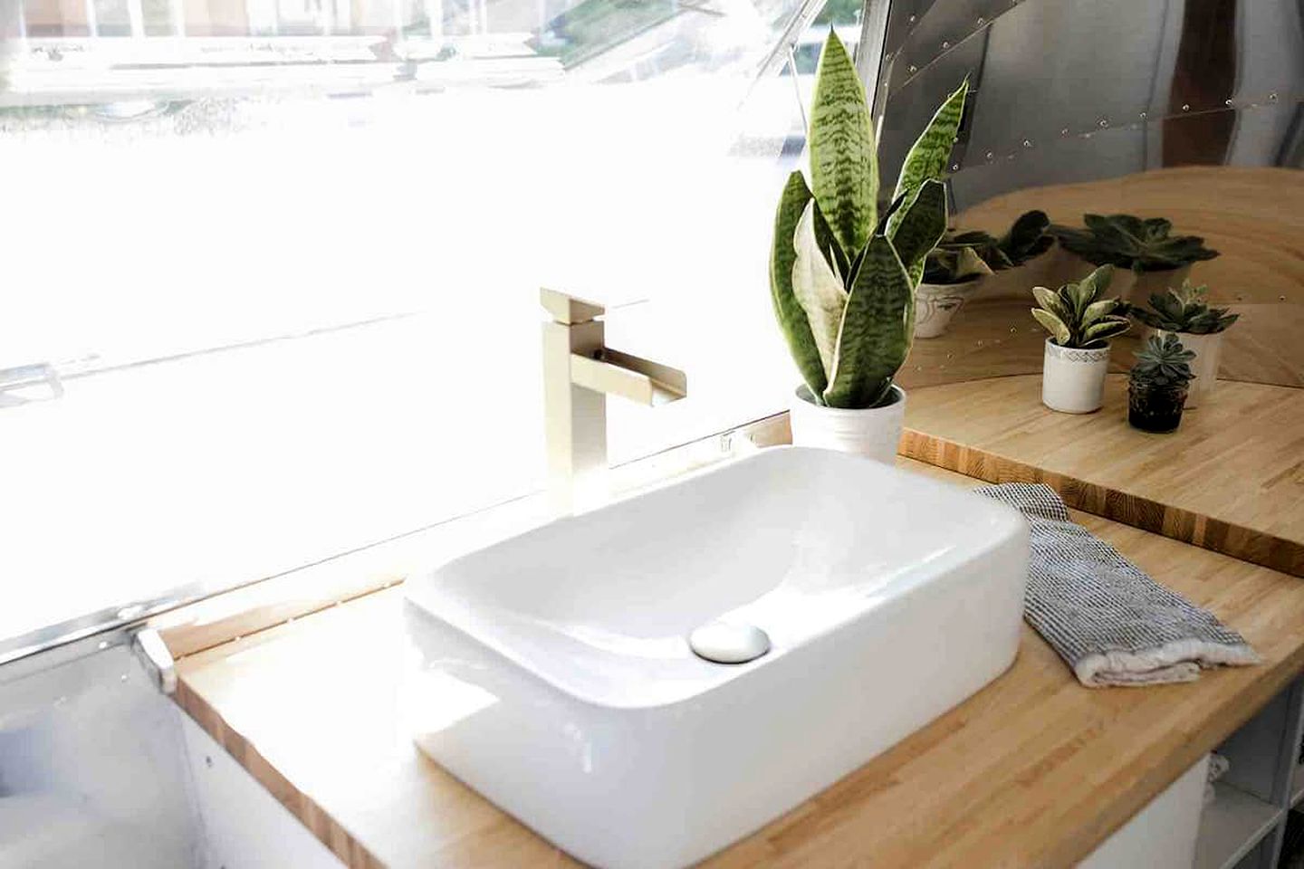 Snug Airstream for Weekend Getaways from Toronto