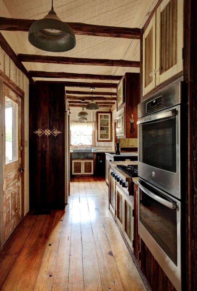 1800's Antique Log Cabin with Modern Amenities near Fredericksburg and Kerrville, Texas