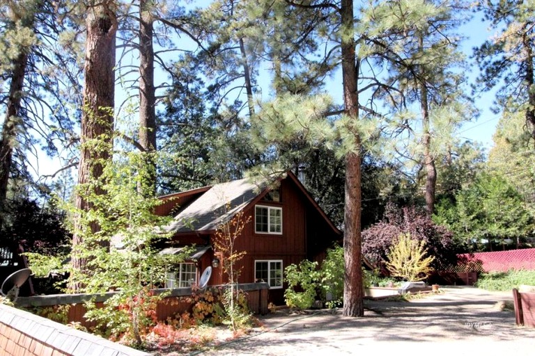 Cool Idyllwild cabin for California glamping.