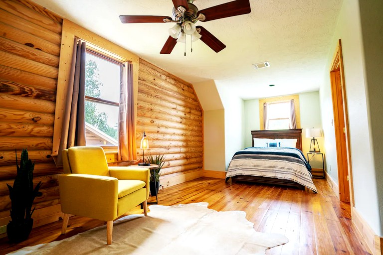 Cabins (Willis, Texas, United States of America)