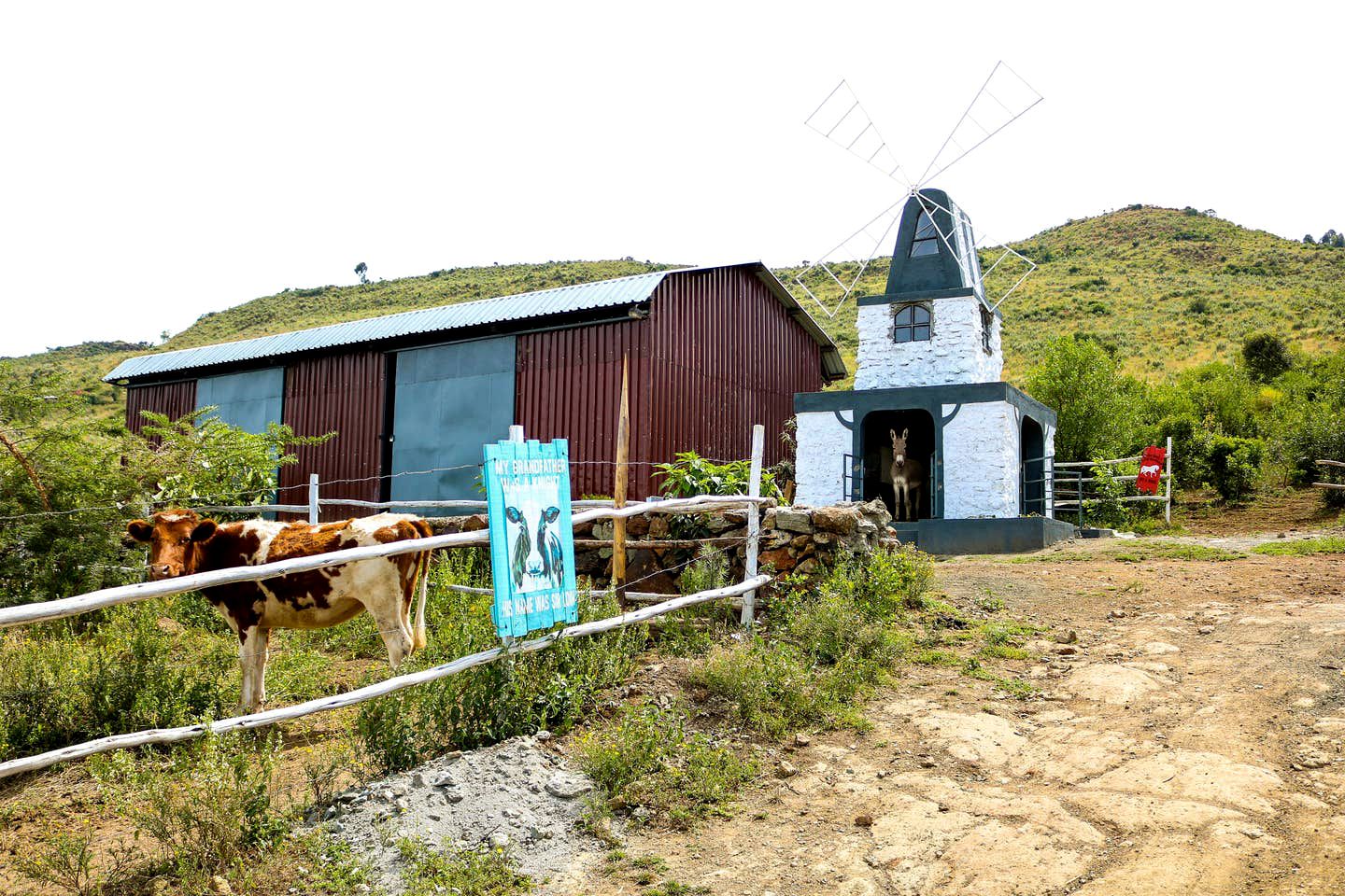 Rustic Cottage Getaway with a Shared Swimming Pool near Nakuru in Kenya