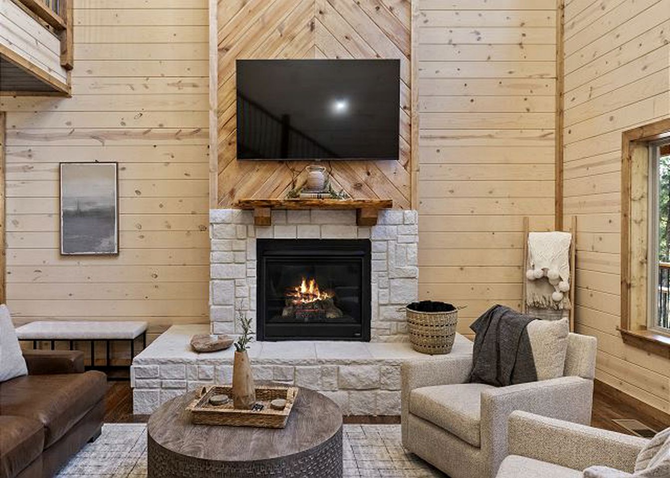Fantastic Cabin Rental with a Hot Tub in Hochatown, Oklahoma - Ideal for a Family Glamping Retreat near Broken Bow Lake