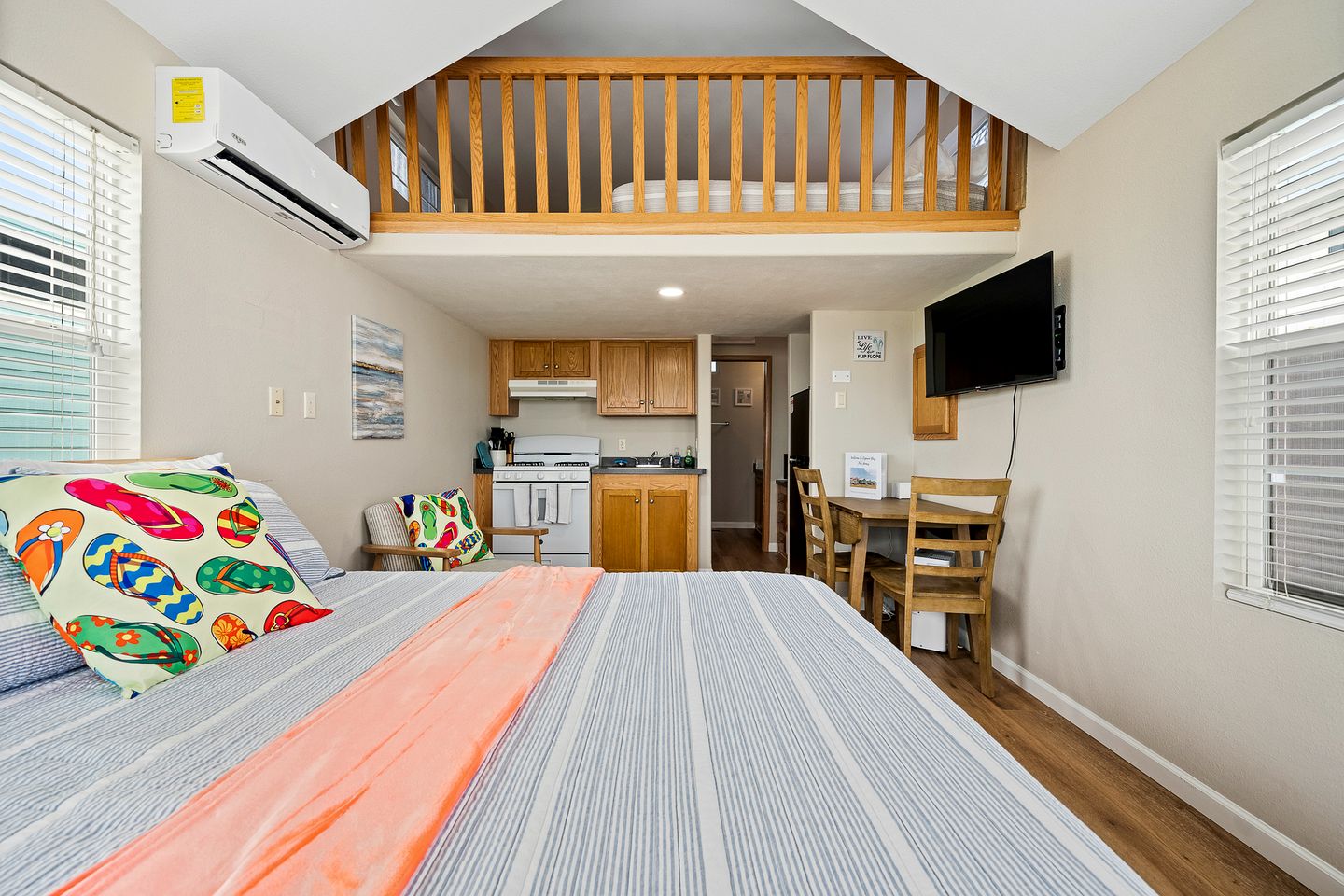 Luminous Small Cottage with Shared Pool in Rockport, Texas