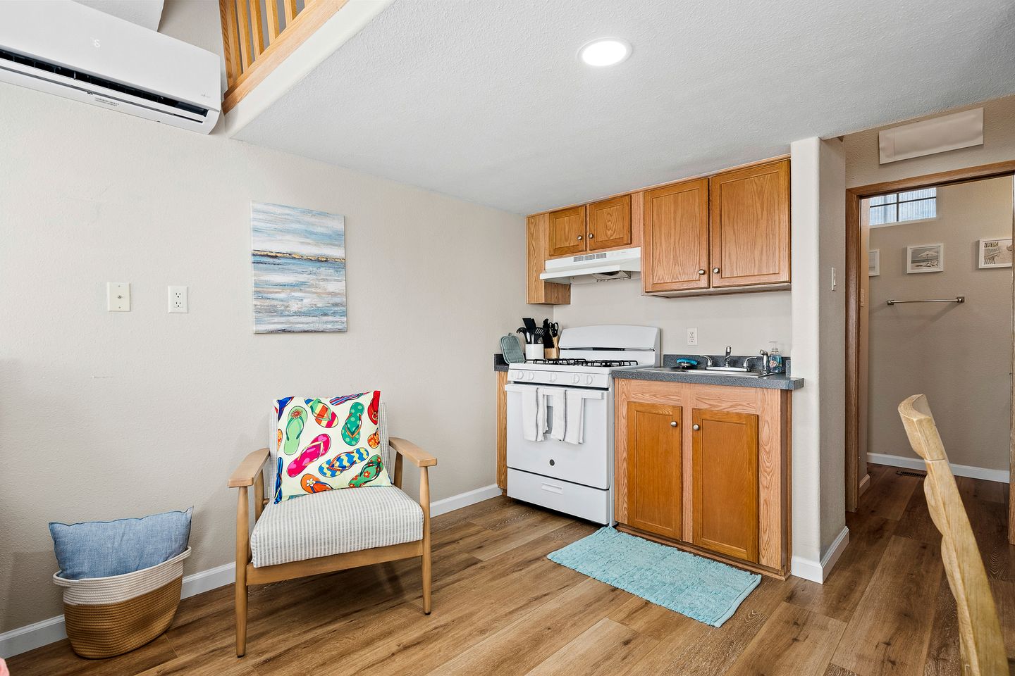 Luminous Small Cottage with Shared Pool in Rockport, Texas